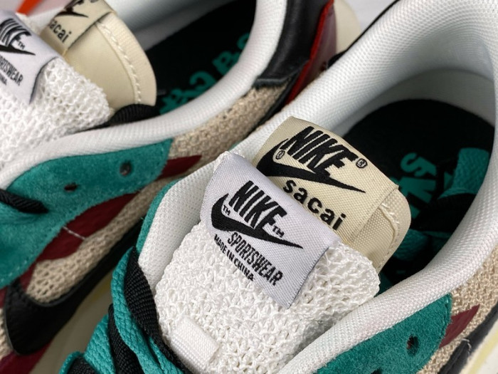 SACAI X NIKE REGASUS VAPORRLY SP BEIGE PURPLISH RED GRASS GREEN BV0073-102