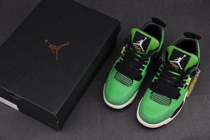 AIR JORDAN 4