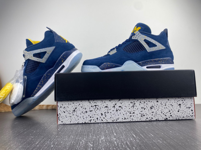 AIR JORDAN 4 RETRO