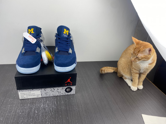 AIR JORDAN 4 RETRO