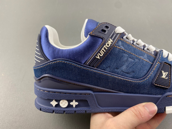 l0*is V*t0n lv trainer lvt-204