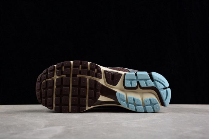 Nike WMNS ZOOM VOMERO 5
