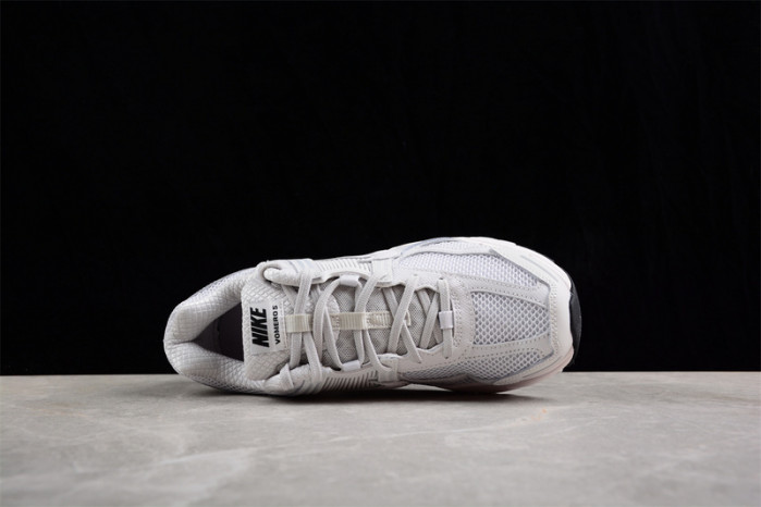 Nike AIR ZOOM VOMERO 5