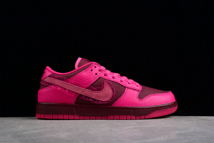 NIKE WMNS DUNK LOW