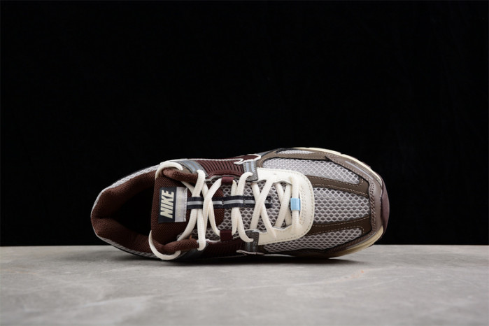 Nike WMNS ZOOM VOMERO 5