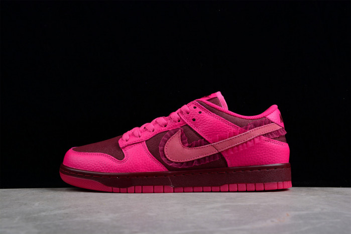 NIKE WMNS DUNK LOW
