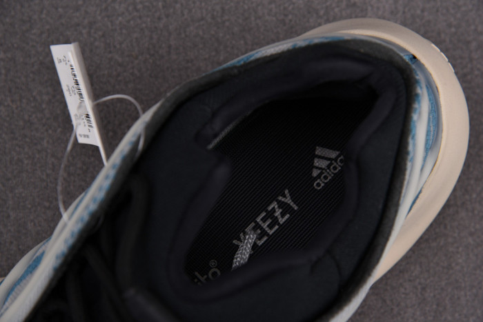 EEZY BOOST 700 V3 KYANT GY0260