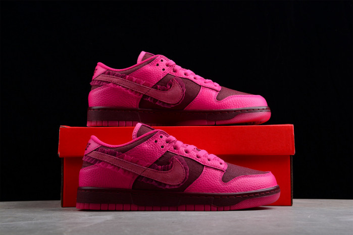 NIKE WMNS DUNK LOW