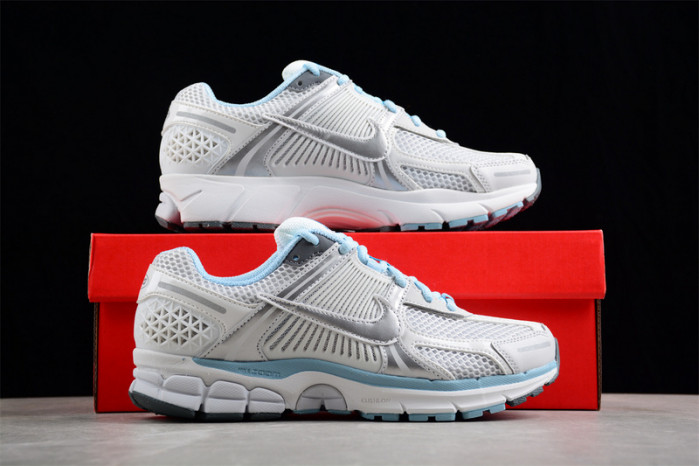 Nike AIR ZOOM VOMERO 5