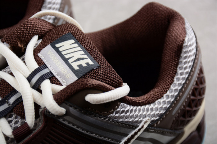 Nike WMNS ZOOM VOMERO 5