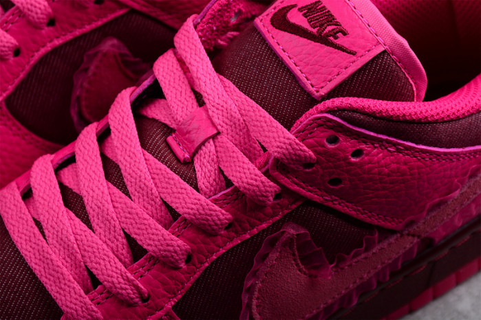 NIKE WMNS DUNK LOW