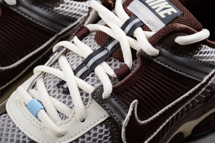Nike WMNS ZOOM VOMERO 5