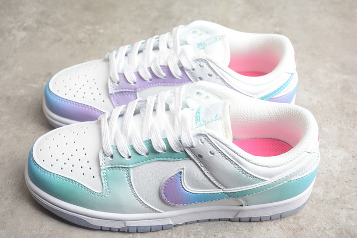 Nike WMNS DUNK LOW