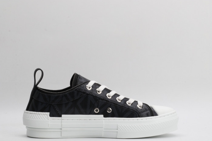 DR B23 OBLIQUE LOW TOP SNEAKER