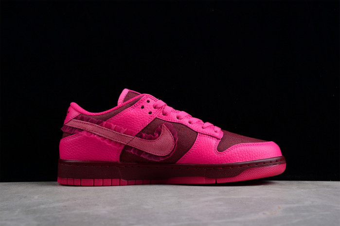 NIKE WMNS DUNK LOW