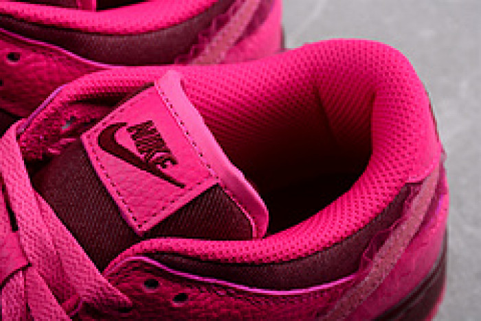 NIKE WMNS DUNK LOW