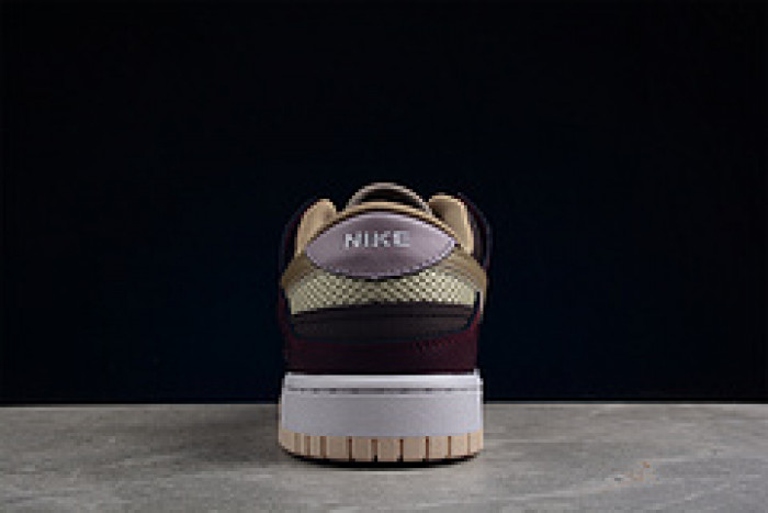 NIKE DUNK SCRAP