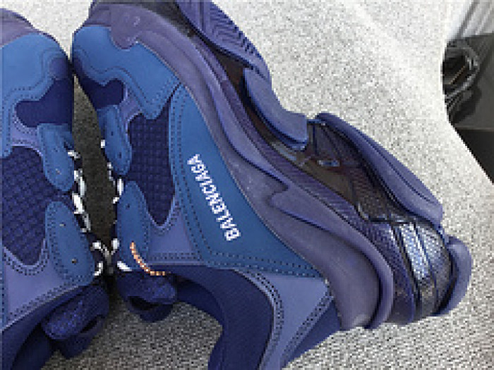 BL TRIPLE TRAINER ‘RED -BLUE ‘ 544351 WO901 4107