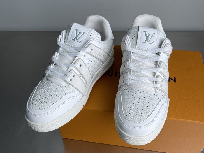 l0*is V*t0n lv trainer lvt-229