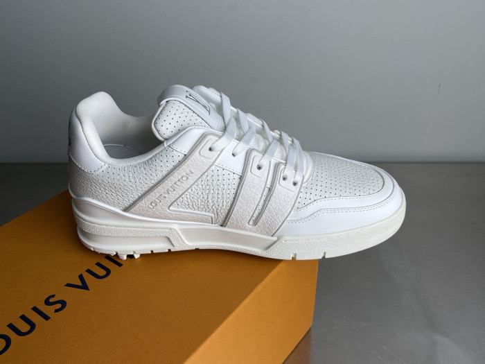 l0*is V*t0n lv trainer lvt-229