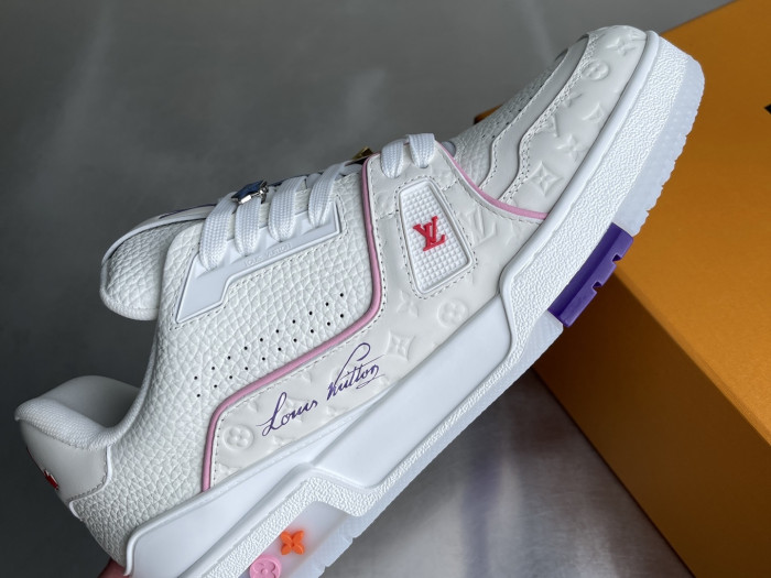 l0*is V*t0n lv trainer lvt-224