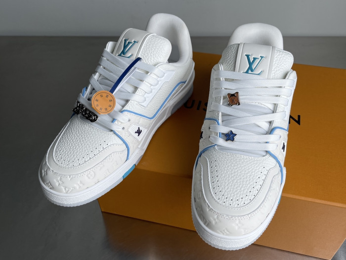 l0*is V*t0n lv trainer lvt-223