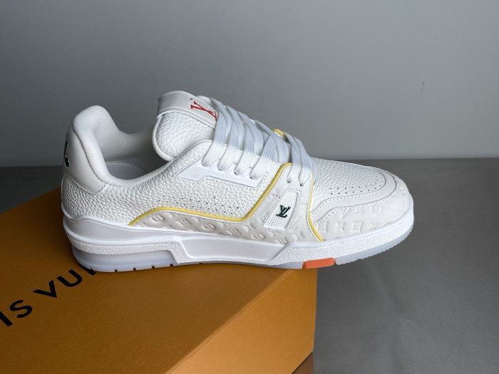l0*is V*t0n lv trainer lvt-221