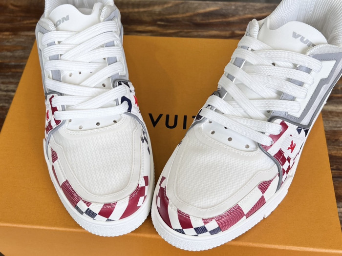 l0*is V*t0n lv trainer lvt-220