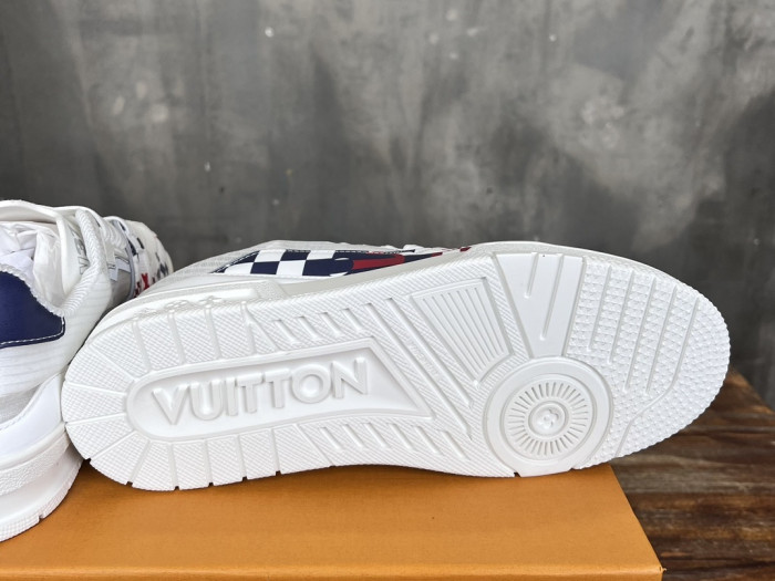 l0*is V*t0n lv trainer lvt-220