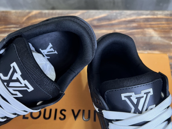l0*is V*t0n lv trainer lvt-217