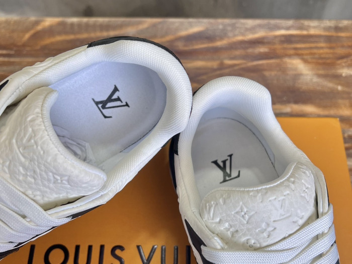 l0*is V*t0n lv trainer lvt-216