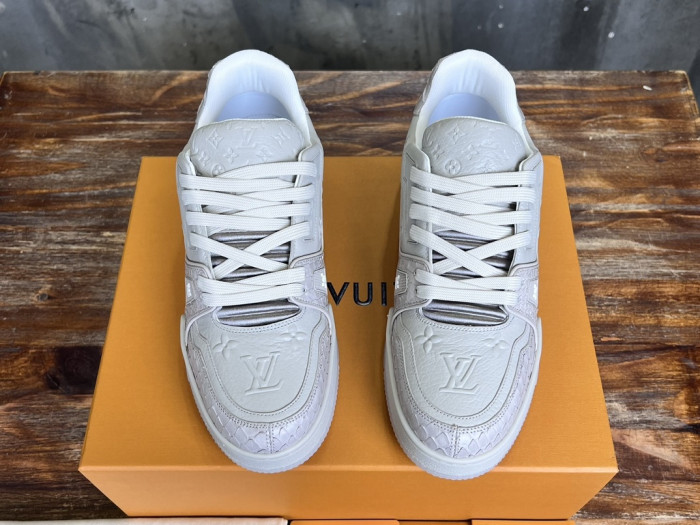 l0*is V*t0n lv trainer lvt-215