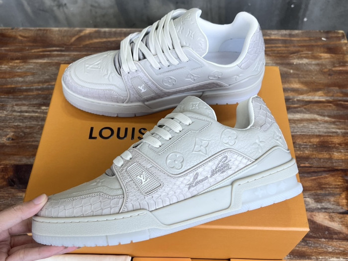 l0*is V*t0n lv trainer lvt-215