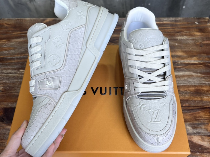 l0*is V*t0n lv trainer lvt-215