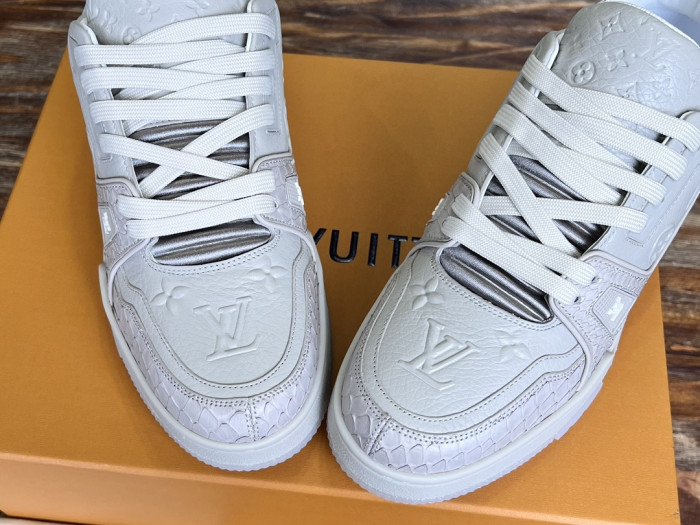 l0*is V*t0n lv trainer lvt-215