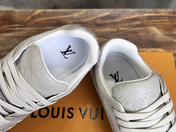 l0*is V*t0n lv trainer lvt-215