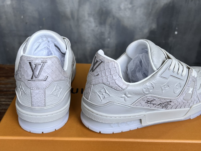 l0*is V*t0n lv trainer lvt-215