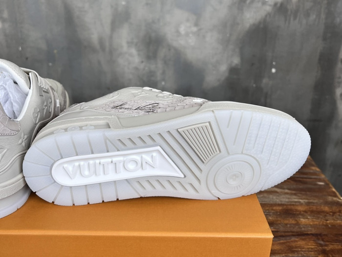 l0*is V*t0n lv trainer lvt-215