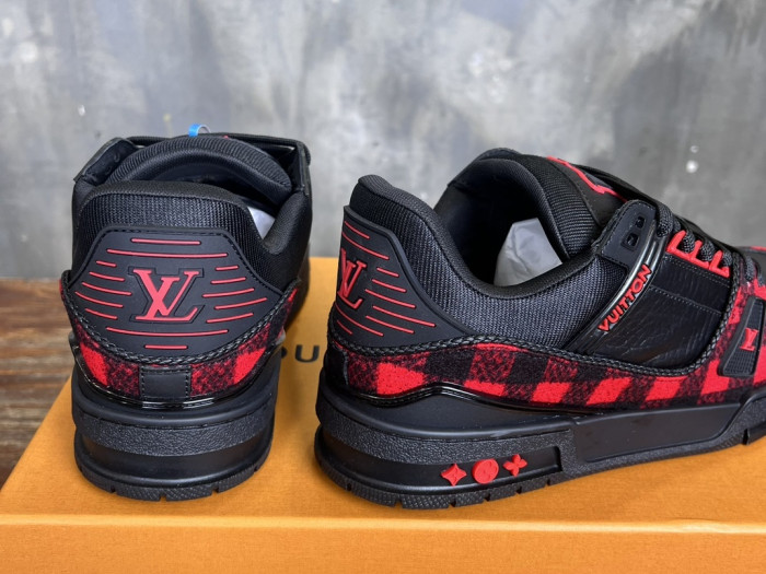 l0*is V*t0n lv trainer lvt-212